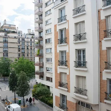Lovely T2 With View Of The Eiffel Tower Apartment